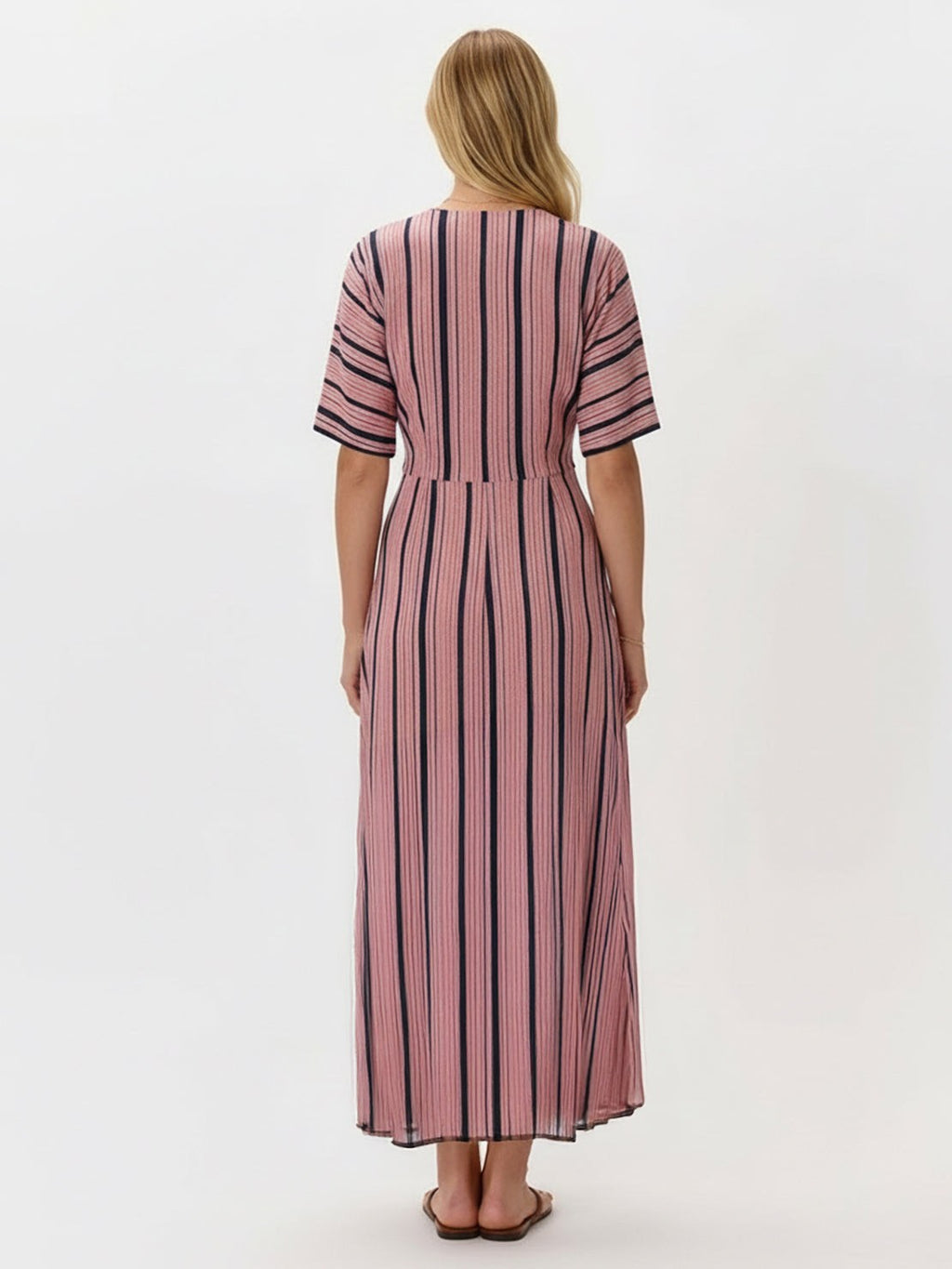 Vestido maxi de cintura anudada y caída fluida