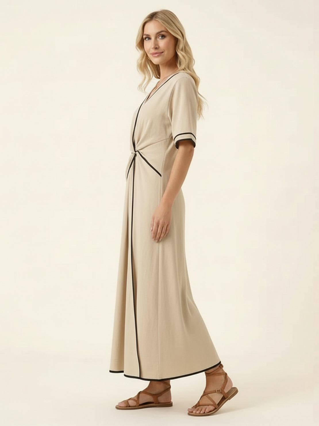 Vestido maxi de cintura anudada y caída fluida