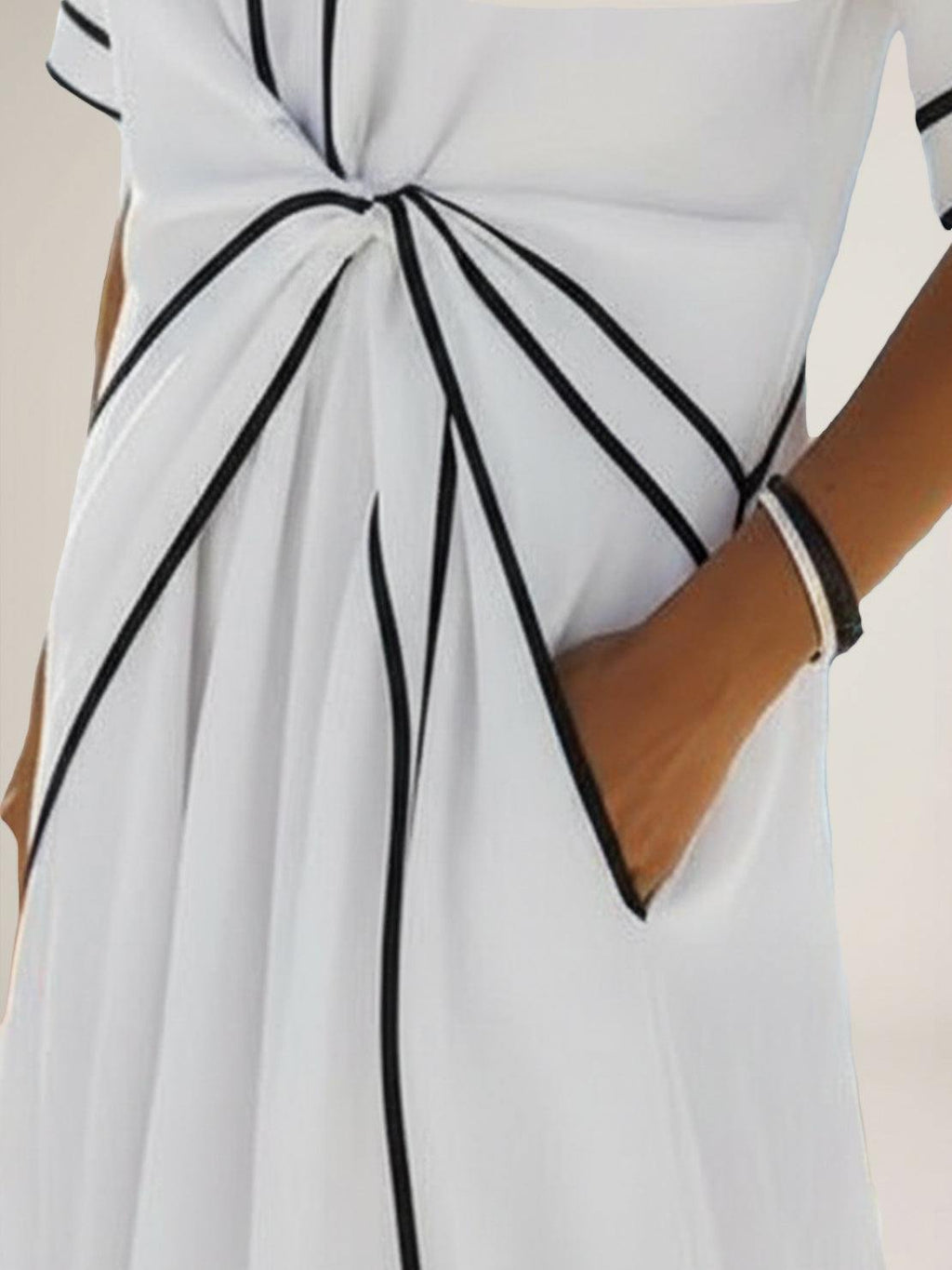 Vestido maxi de cintura anudada y caída fluida