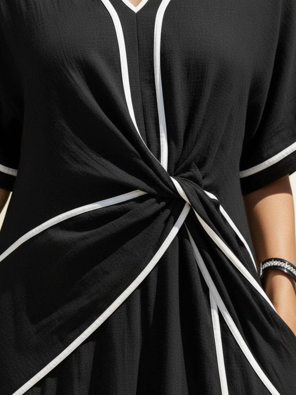 Vestido maxi de cintura anudada y caída fluida