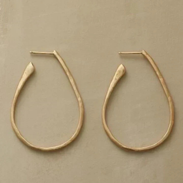Pendientes de aro dorados vintage elegantes
