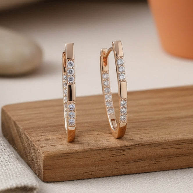 Elegantes pendientes de circonita cúbica en oro