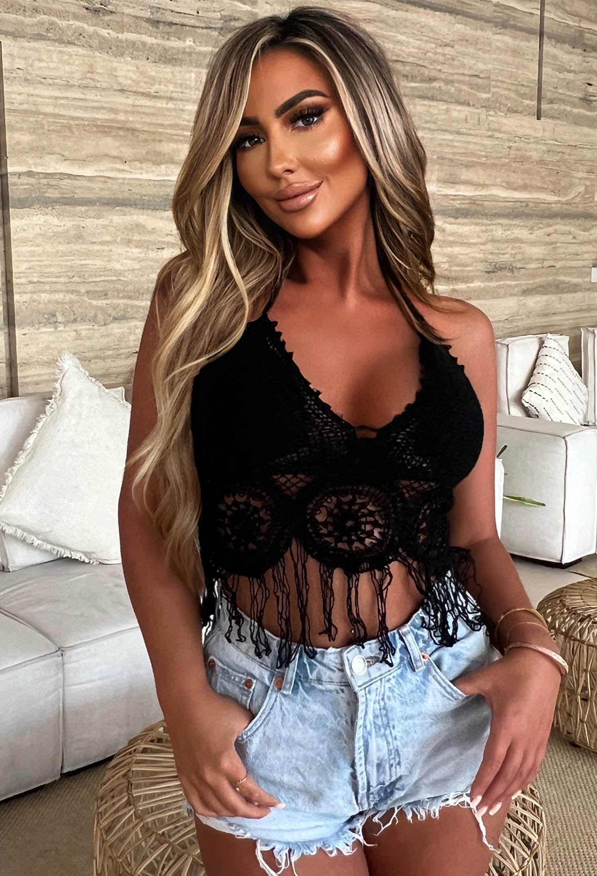 Top Halter Negro de Crochet con Borlas Ocean Waves