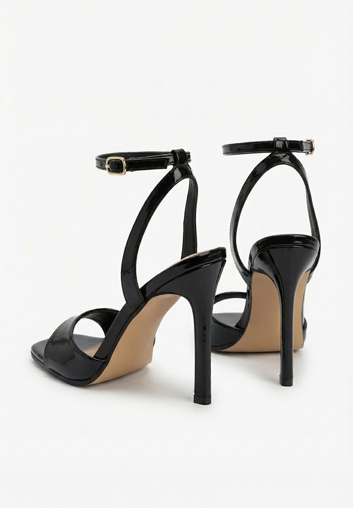 Tacones Class Act Negros de Aguja con Punta Fina y Tira Ajustable