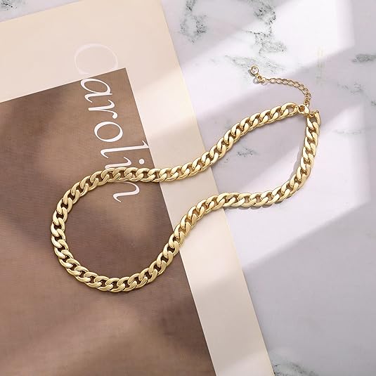 Collar de oro minimalista