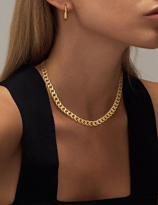 Collar de oro minimalista