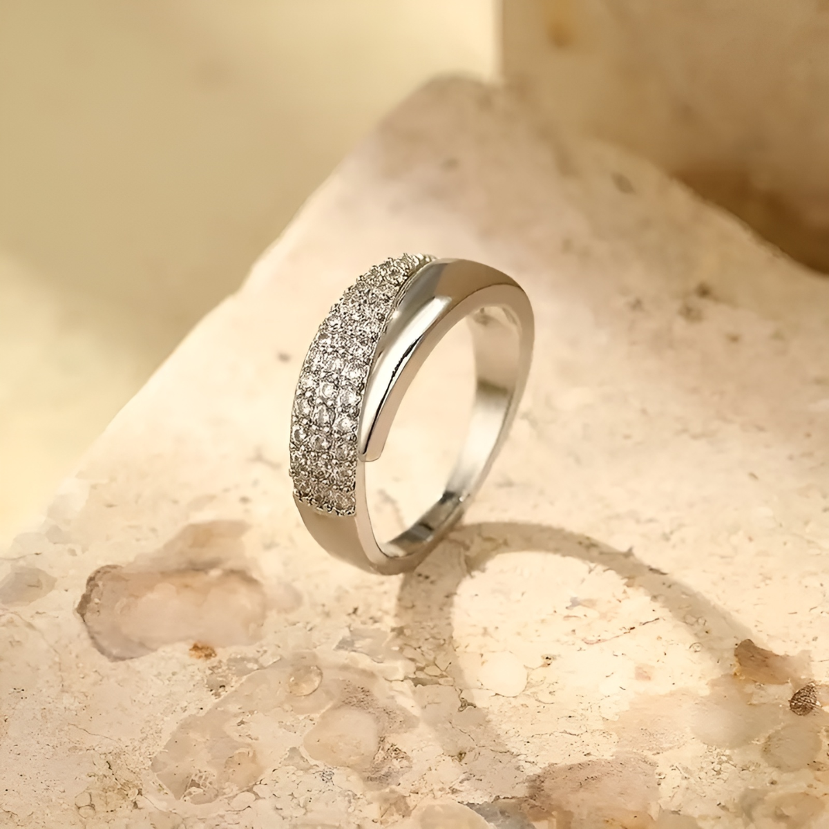 Julia™ - Anillo Elegante Haven