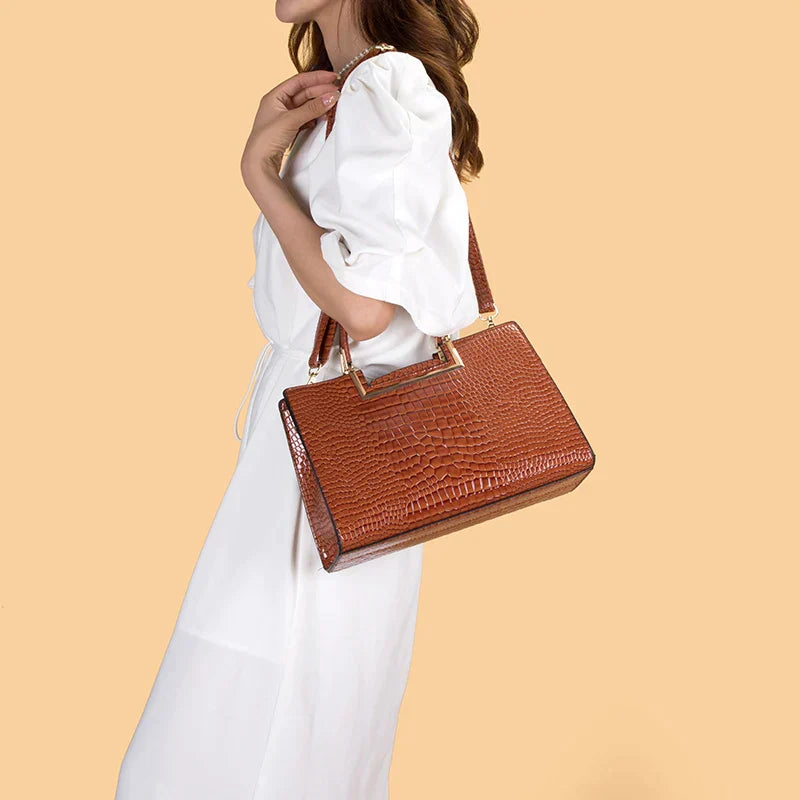 Conjunto de bolso y cartera de piel