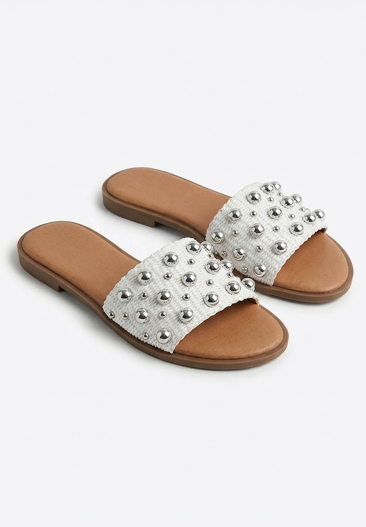 Sandalias Studded Daydream Blancas de Raffia con Tachuelas