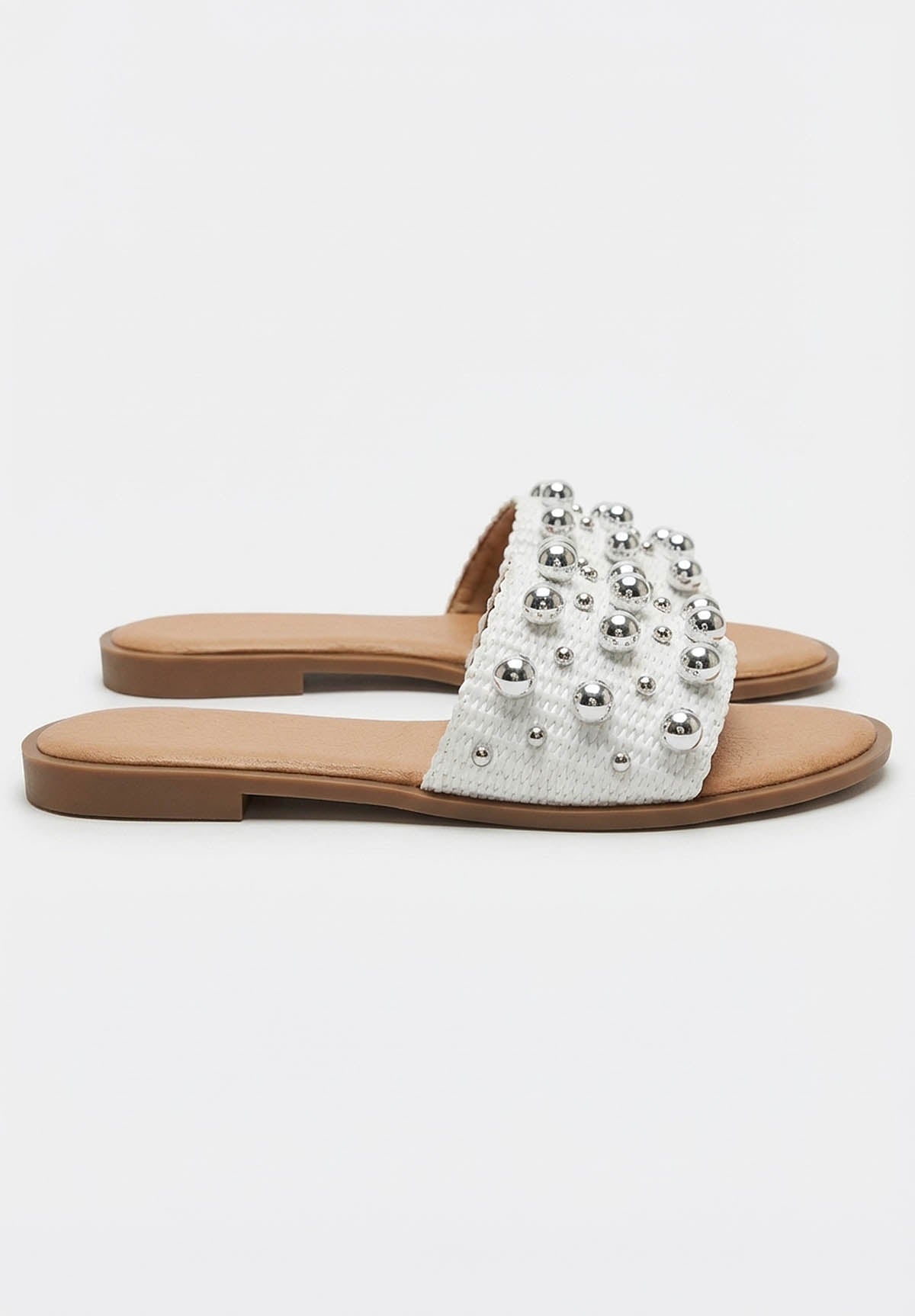 Sandalias Studded Daydream Blancas de Raffia con Tachuelas