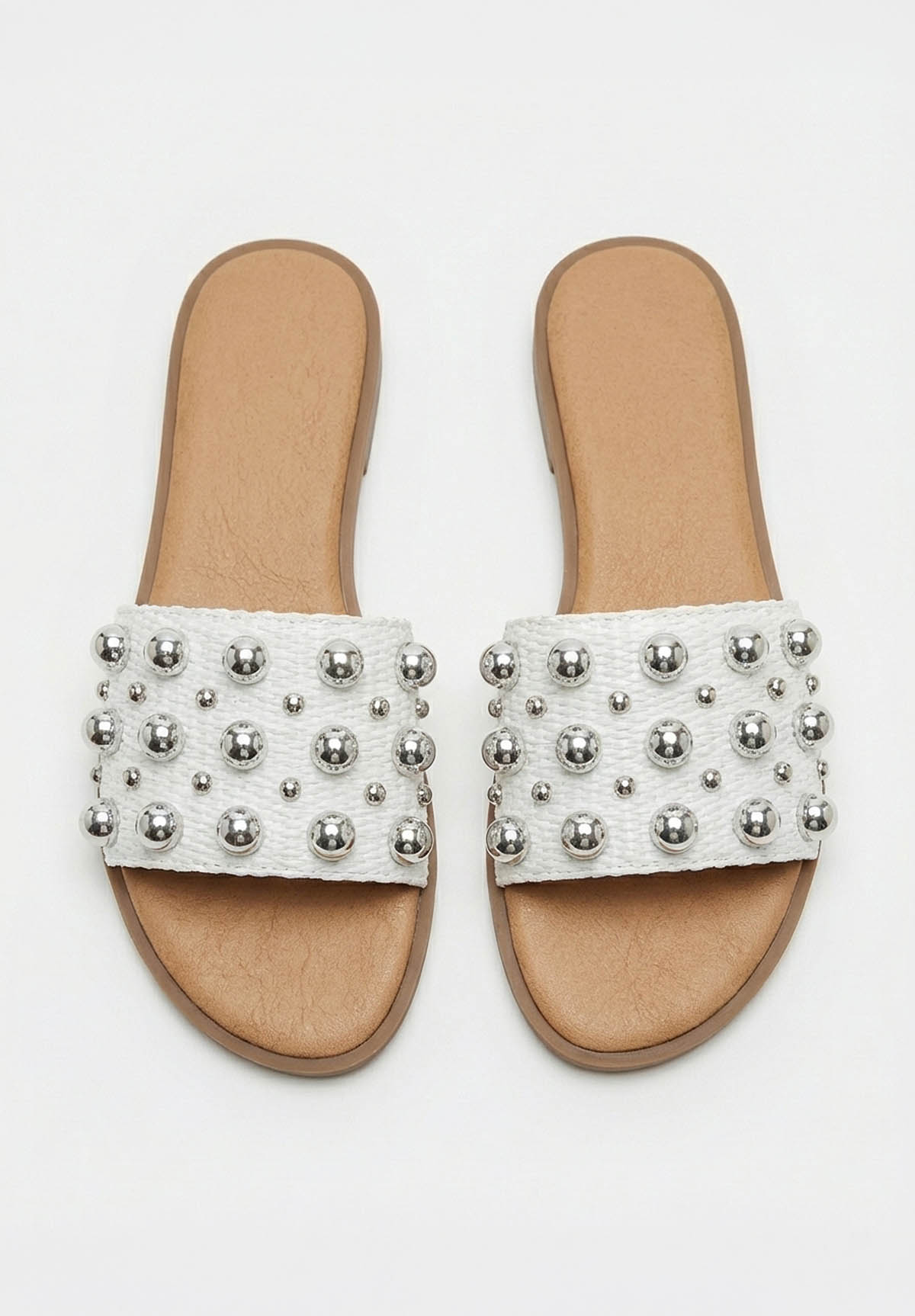 Sandalias Studded Daydream Blancas de Raffia con Tachuelas