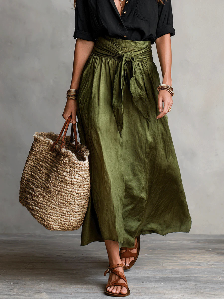 Aitana | Conjunto de dos piezas con camisa negra y falda midi verde oliva para mujer