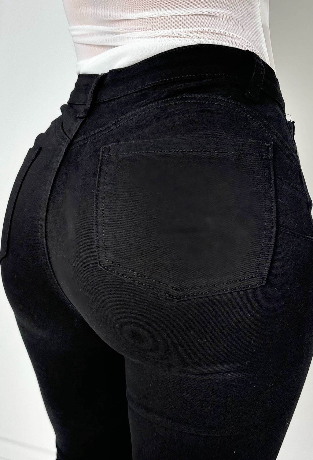 Vaqueros Pitillo Negros Elásticos con Efecto Push Up Amelie