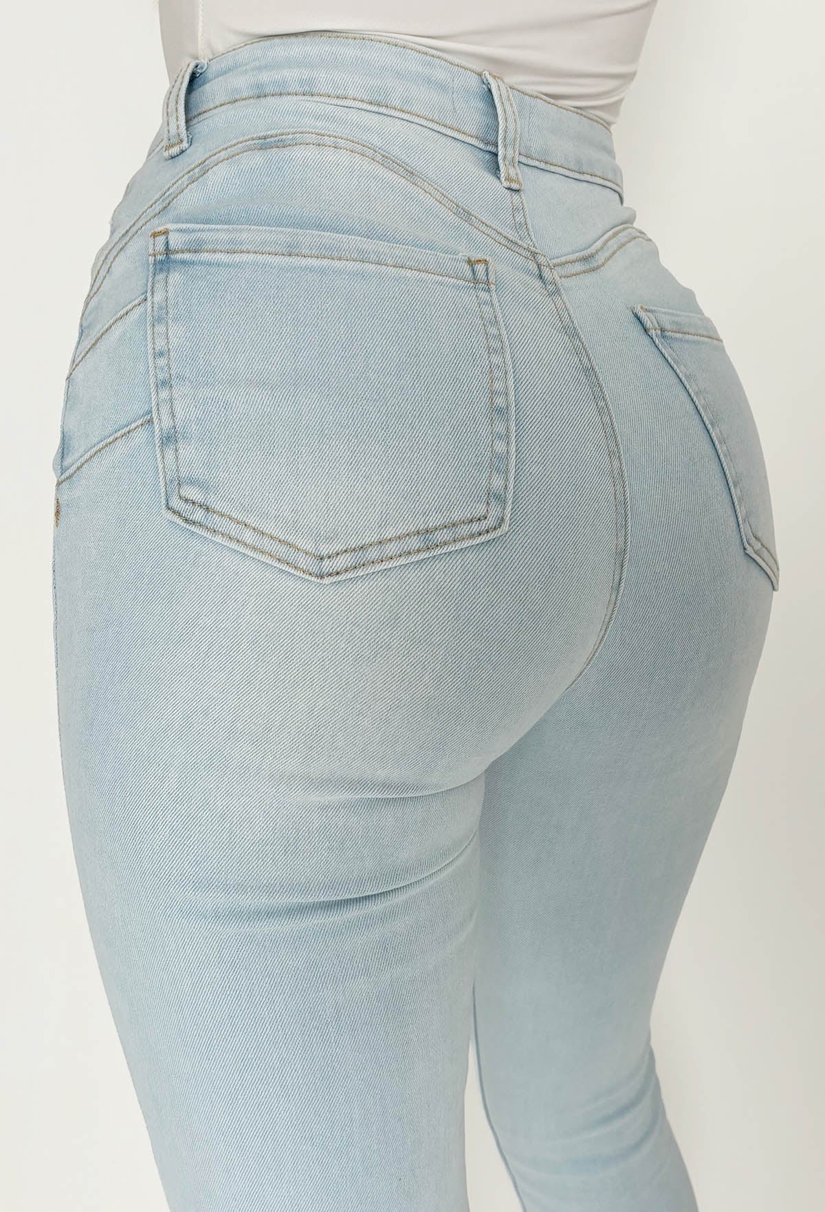 Amelie jeans pitillo azul claro con elastano y efecto push-up