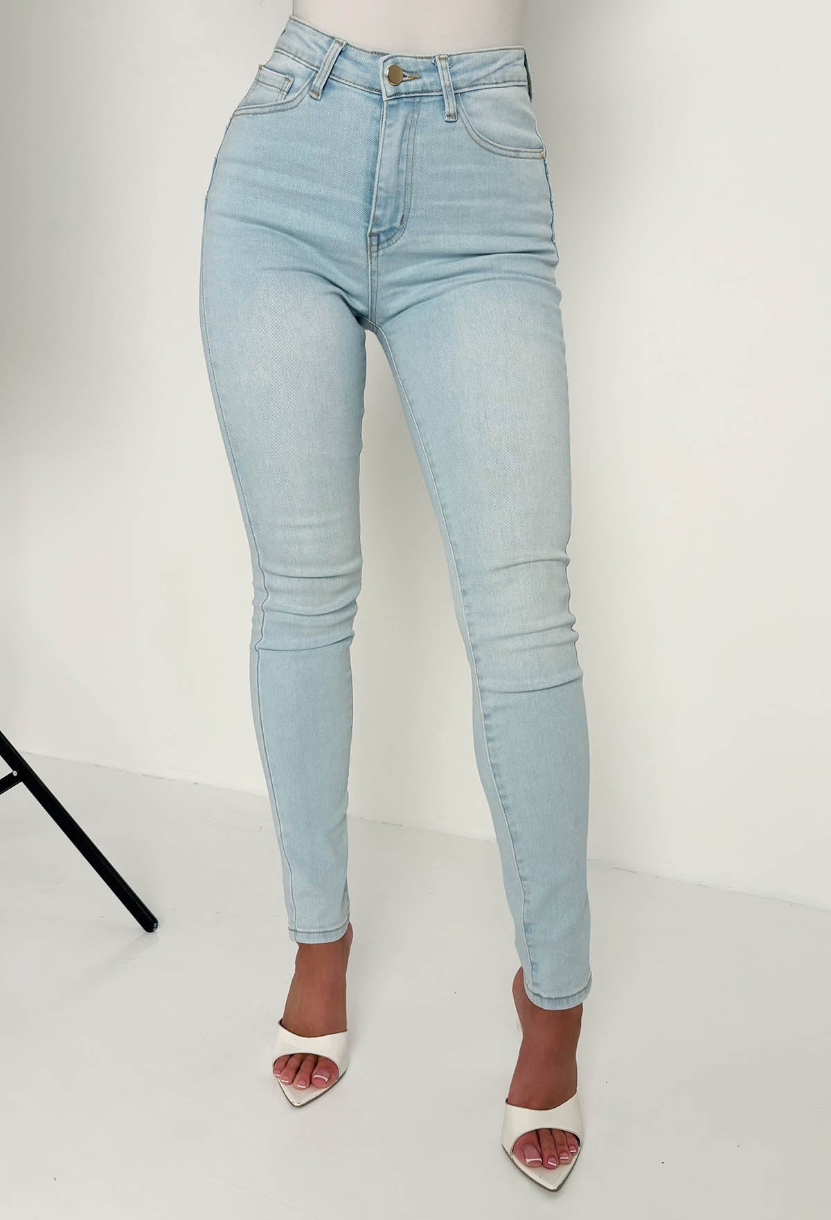 Amelie jeans pitillo azul claro con elastano y efecto push-up