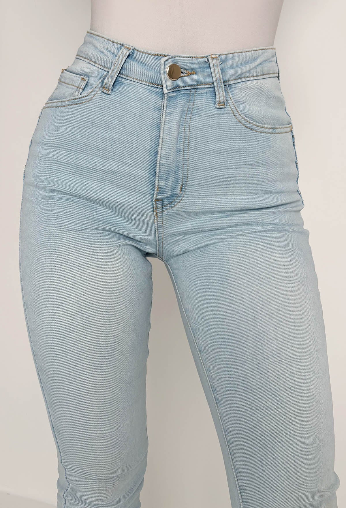 Amelie jeans pitillo azul claro con elastano y efecto push-up