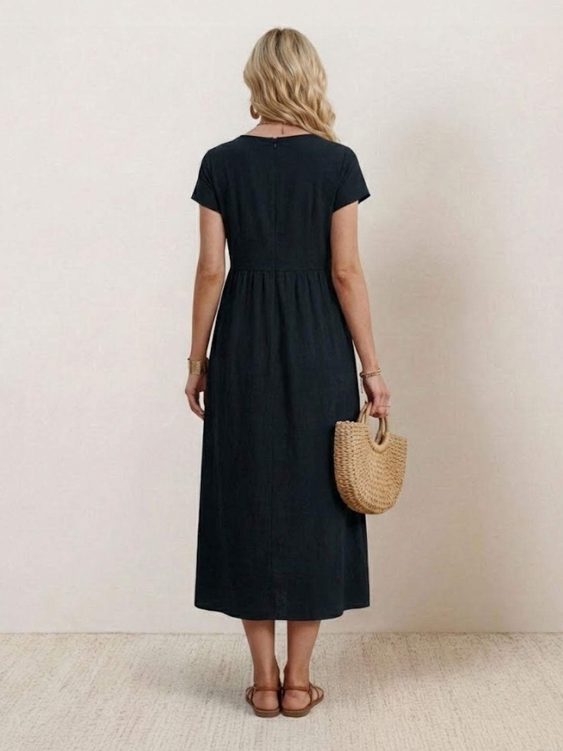 Vestido midi plisado con mangas tipo cap y volumen
