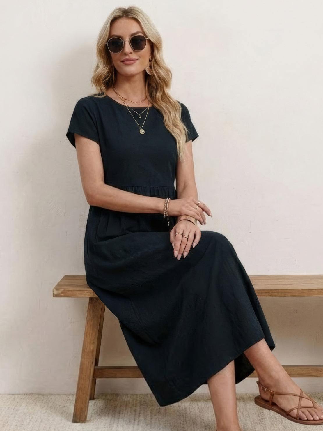 Vestido midi plisado con mangas tipo cap y volumen