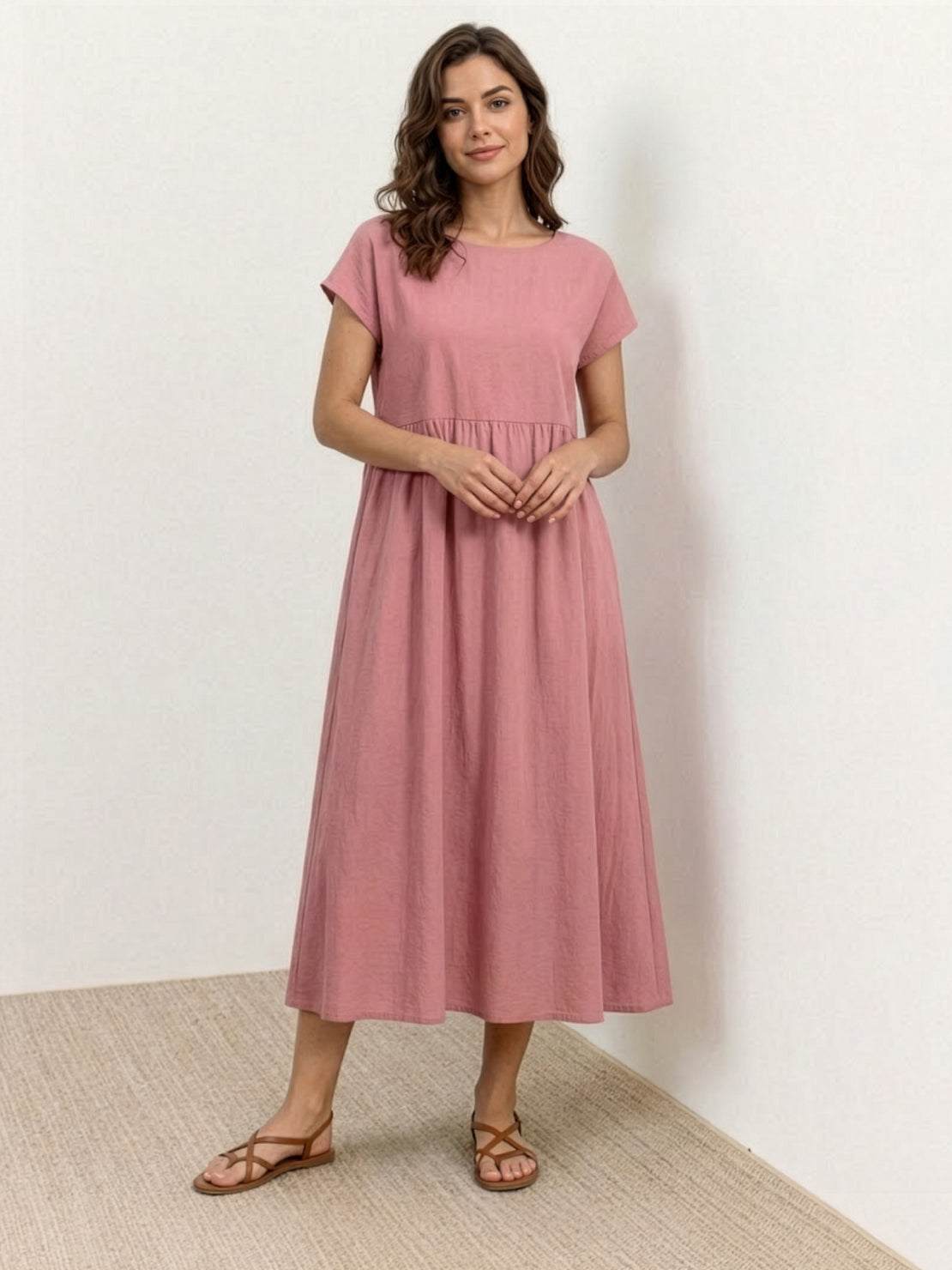 Vestido midi plisado con mangas tipo cap y volumen