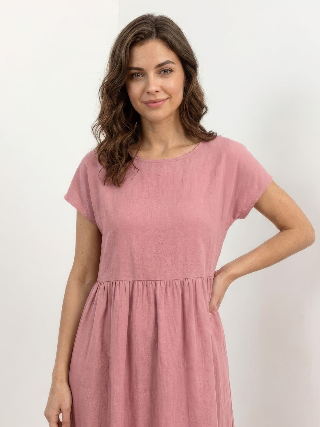 Vestido midi plisado con mangas tipo cap y volumen