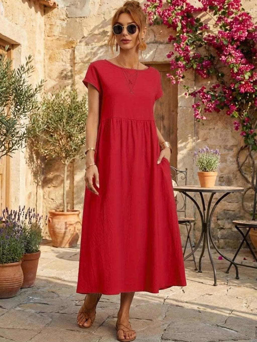 Vestido midi plisado con mangas tipo cap y volumen