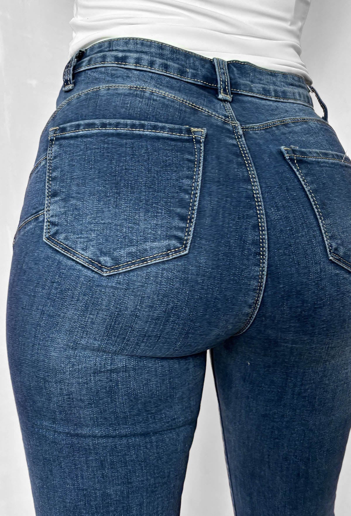 Christiane Jeans acampanados azul medio elásticos con push-up