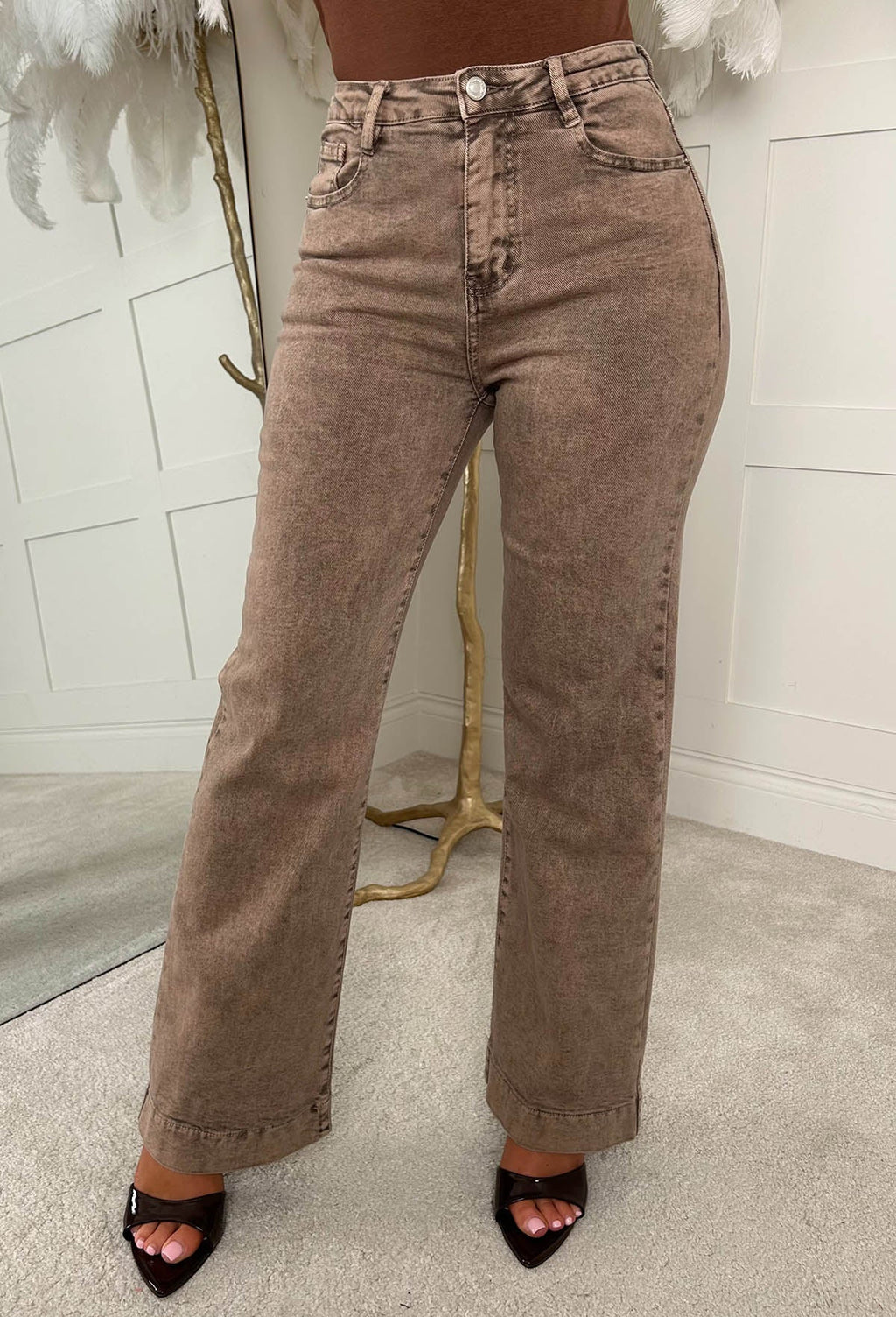 Vaqueros de denim marrón elásticos de pierna ancha lavados