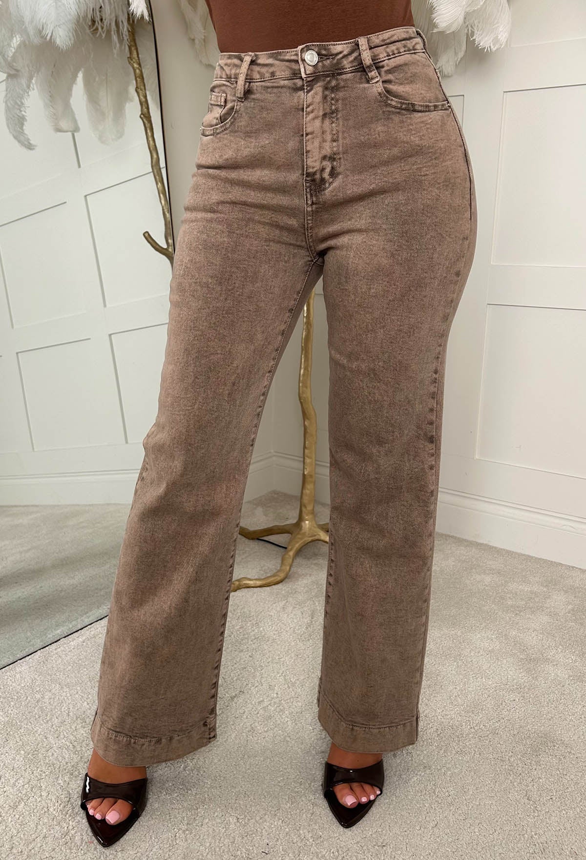Vaqueros de denim marrón elásticos de pierna ancha lavados