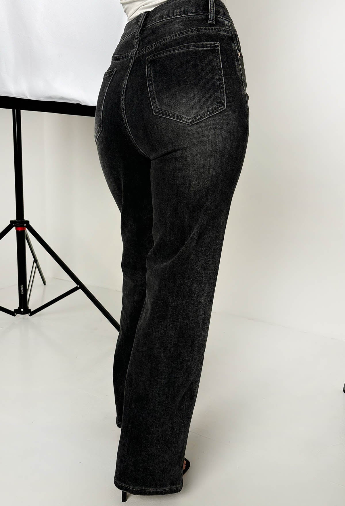 Vaqueros de denim negro con elastano, desgastados, de pierna recta