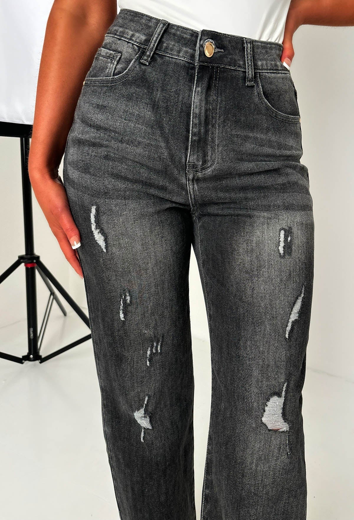 Vaqueros de denim negro con elastano, desgastados, de pierna recta