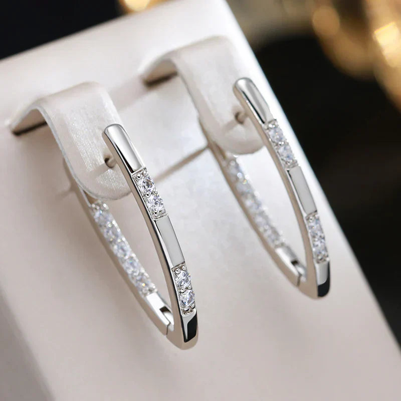 Elegantes pendientes de circonita cúbica en oro