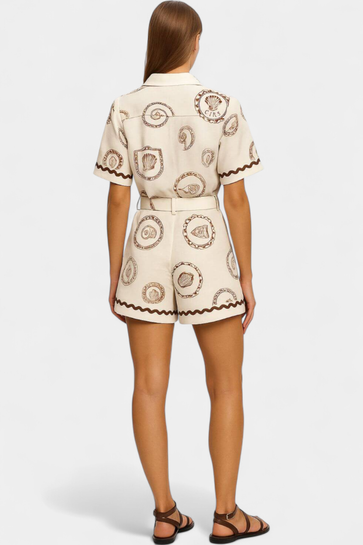 Camiseta Seashell Mono con Detalle de Concha y Botones