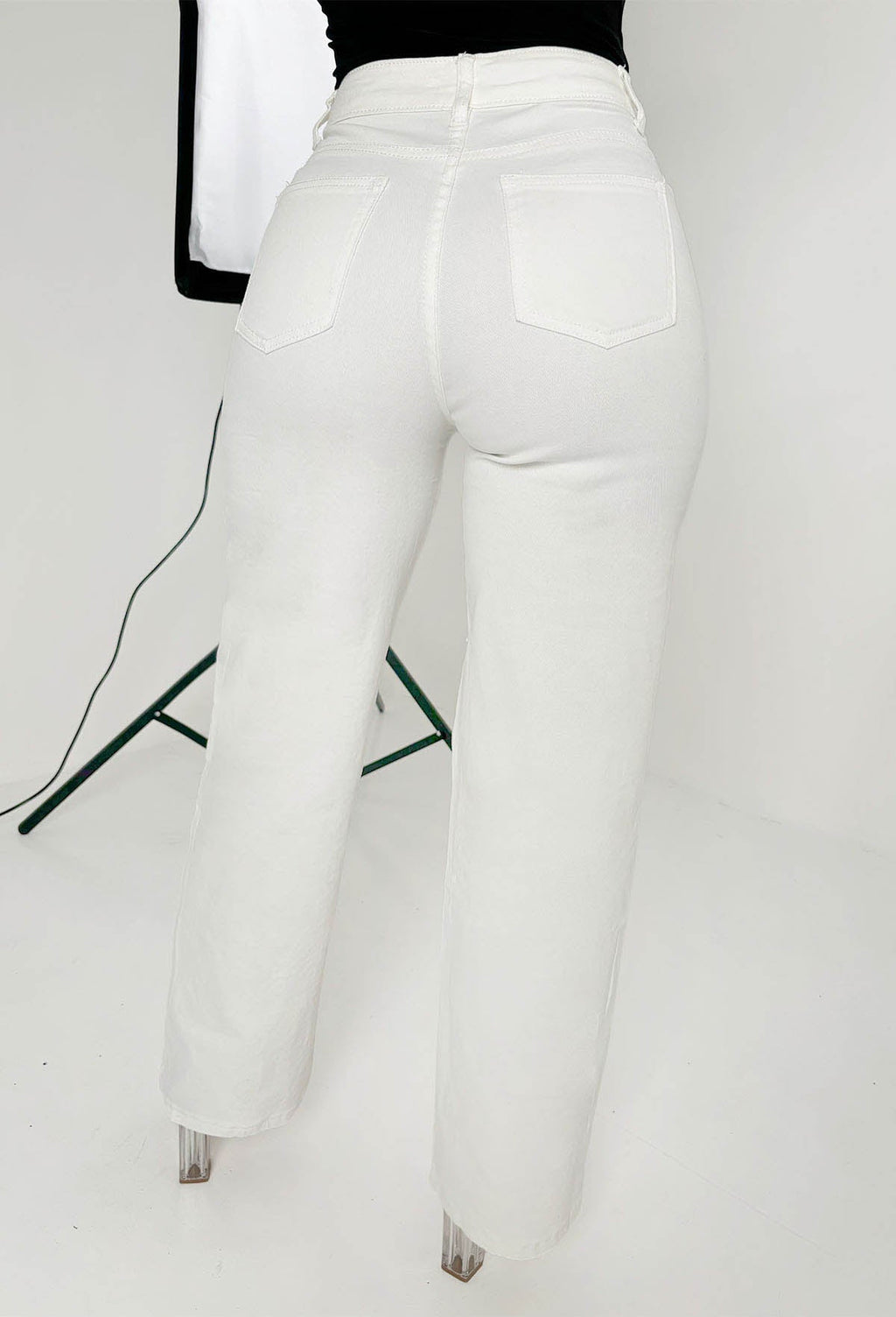 Lace Me Up Vaqueros elásticos con encaje blanco en la parte frontal