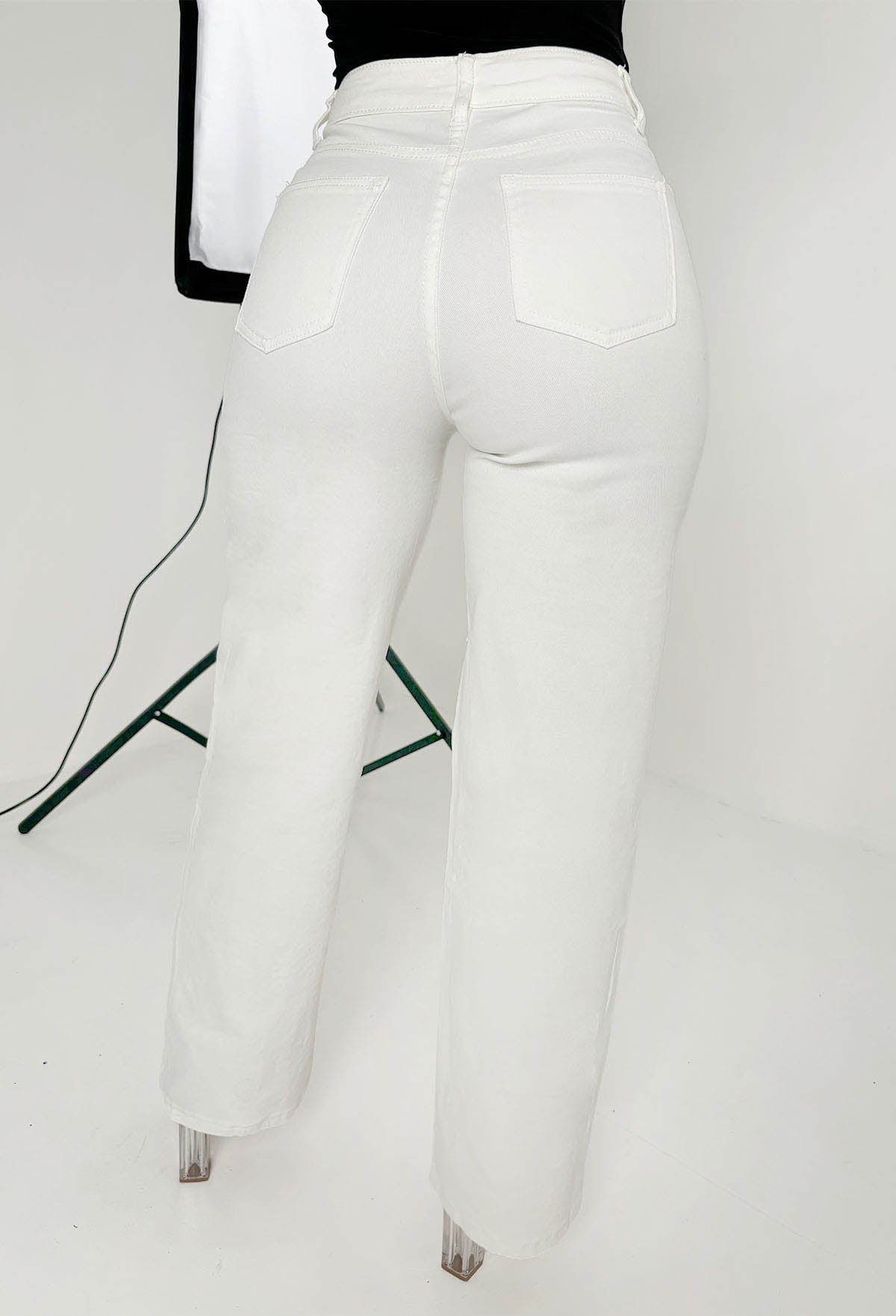 Lace Me Up Vaqueros elásticos con encaje blanco en la parte frontal