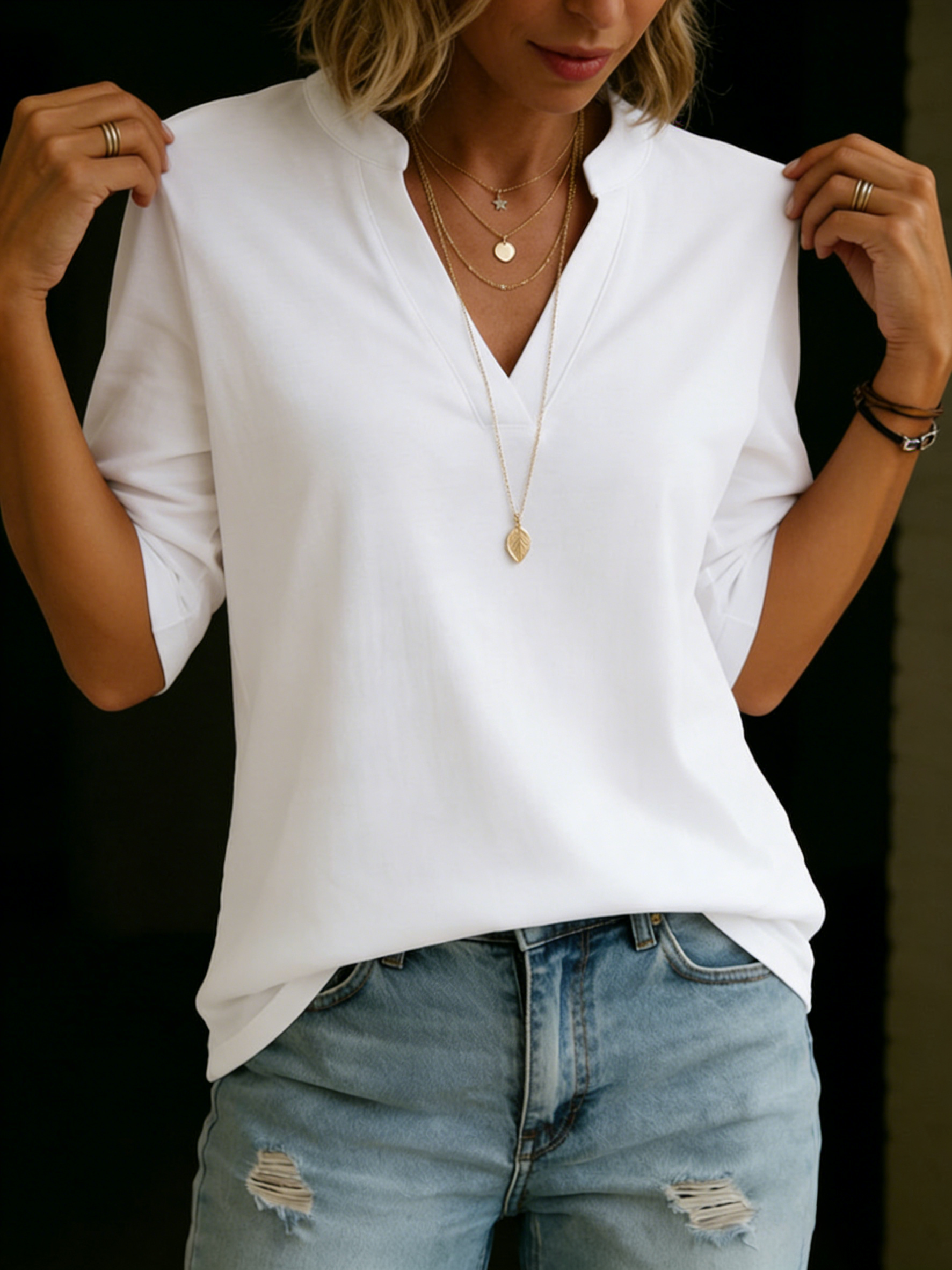 Camiseta básica cómoda de algodón 100% con cuello semiestante y escote en V
