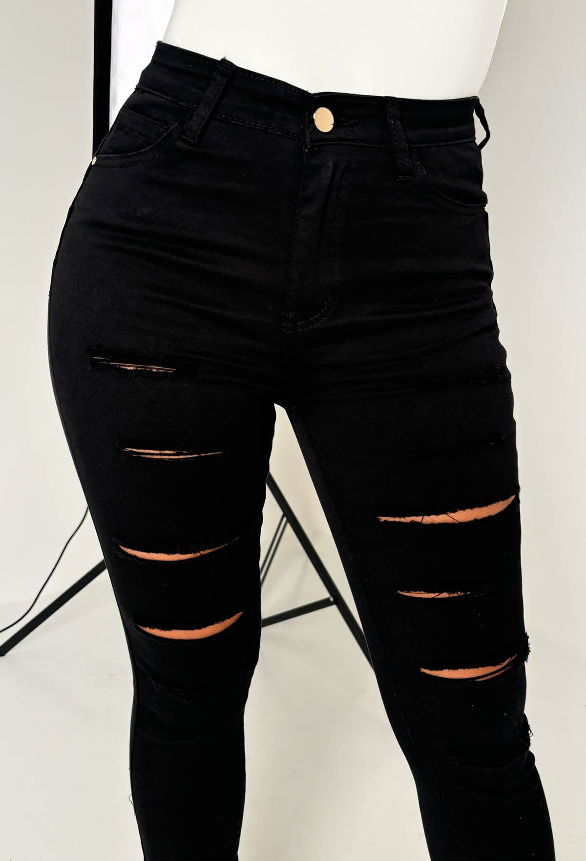 Push Me Baby Vaqueros Pitillo Negros Desgastados con Elastano y Efecto Push Up