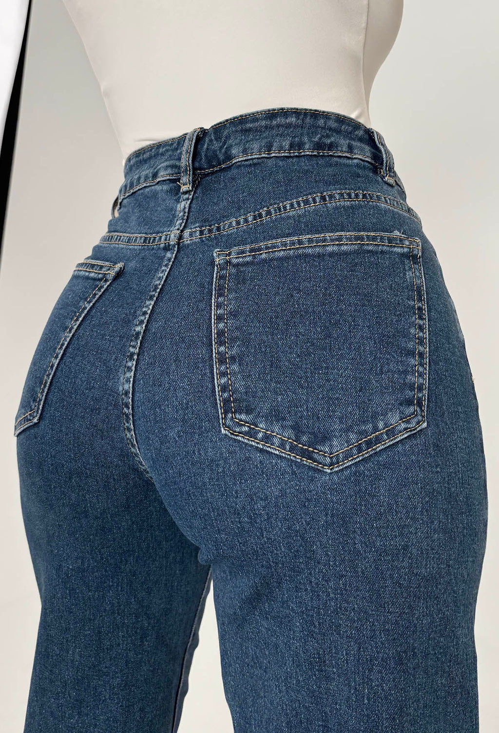 Rae Jeans de lavado oscuro, súper elásticos, acampanados de pierna ancha