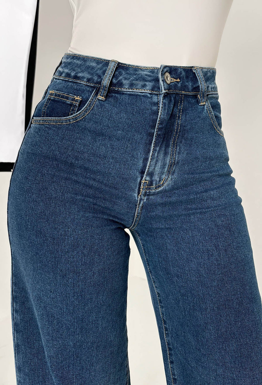 Rae Jeans de lavado oscuro, súper elásticos, acampanados de pierna ancha