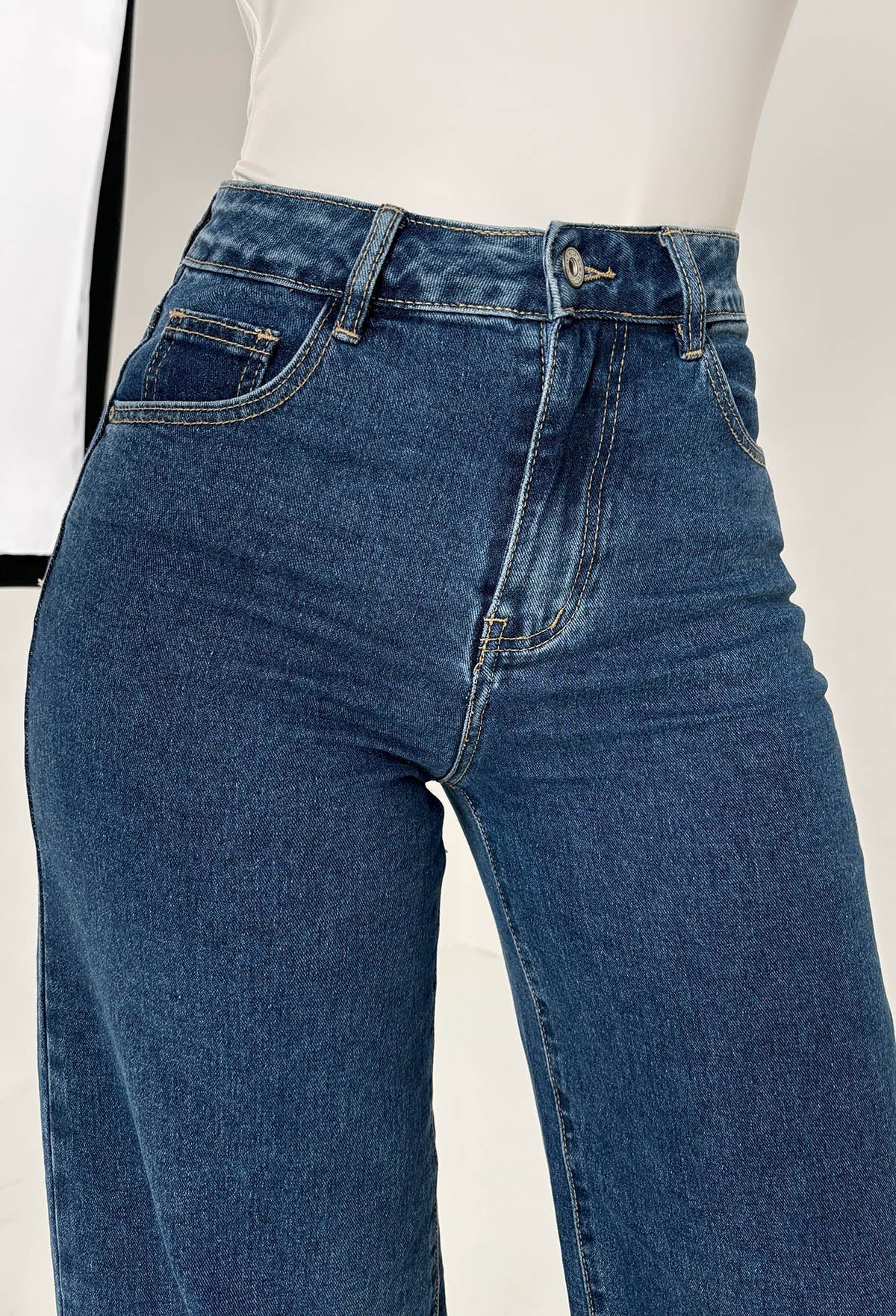 Rae Jeans de lavado oscuro, súper elásticos, acampanados de pierna ancha