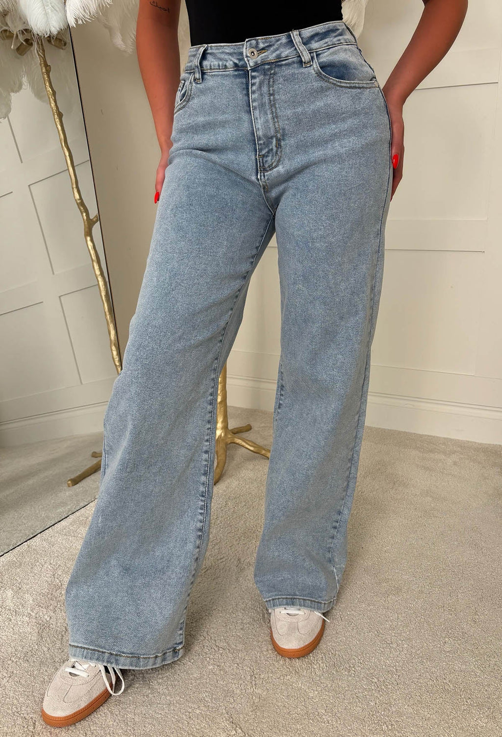 Rae Jeans de lavado medio, súper elásticos, acampanados de pierna ancha