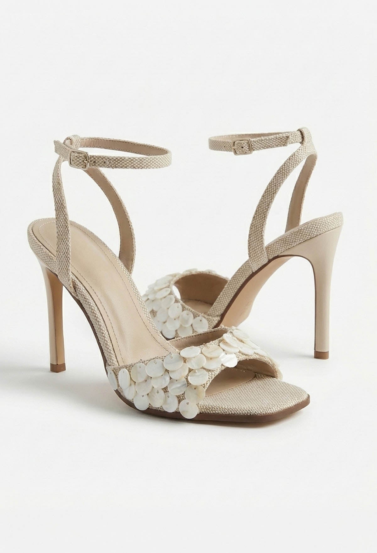 Tacones Seashell Sunset Crema Perlados con Tira al Tobillo