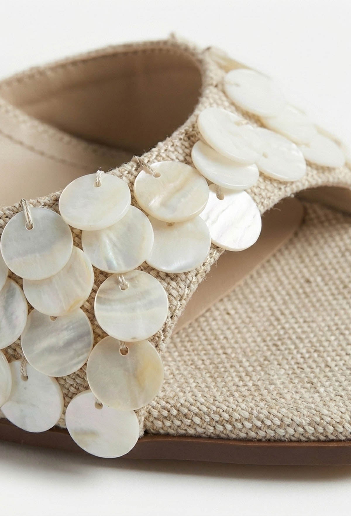 Tacones Seashell Sunset Crema Perlados con Tira al Tobillo