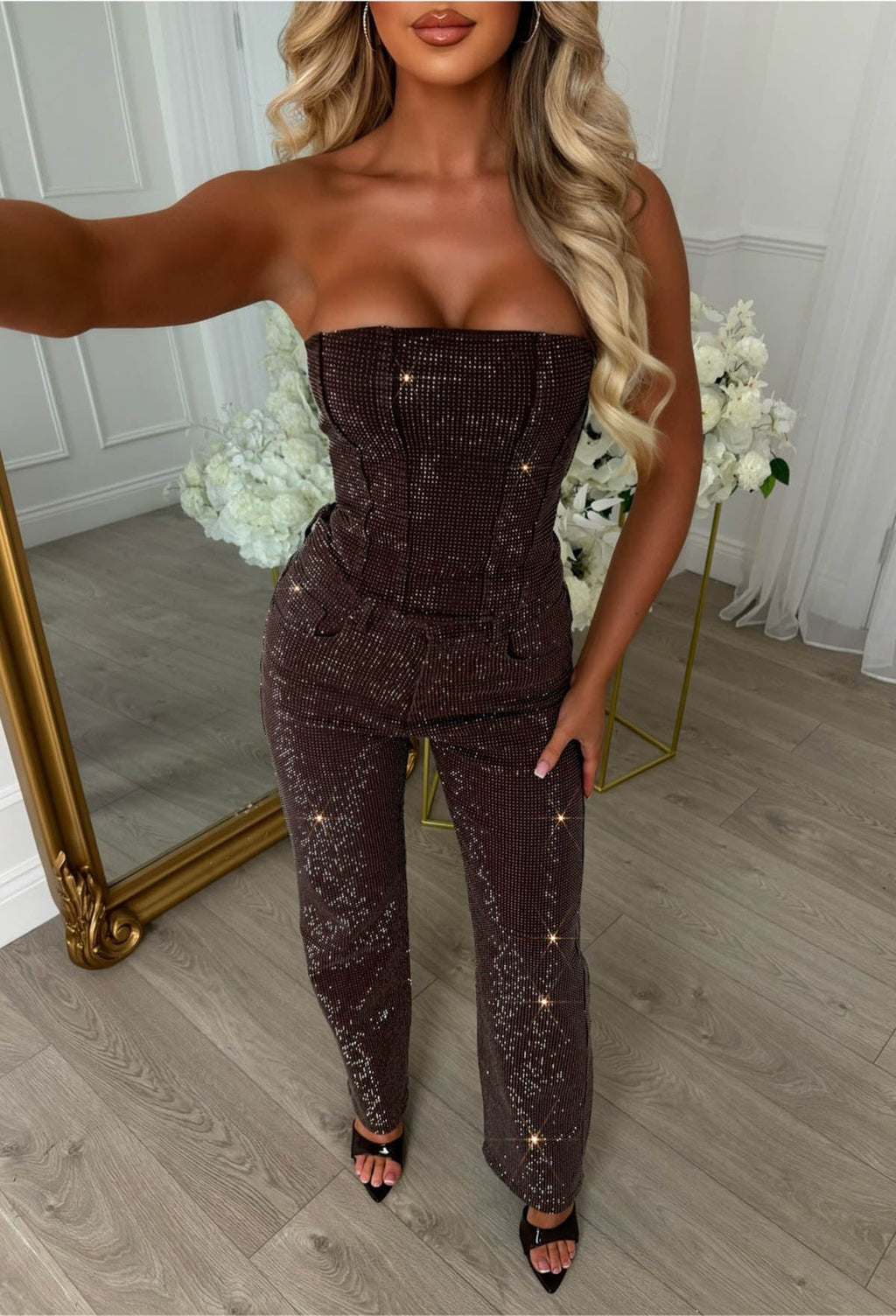 Jeans marrón de pierna recta con elastano y brillo diamante
